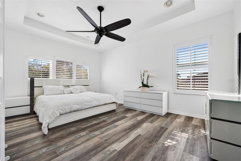 8111 Santa Rosa Court Sarasota, FL 34243 - Photo 38 of 95