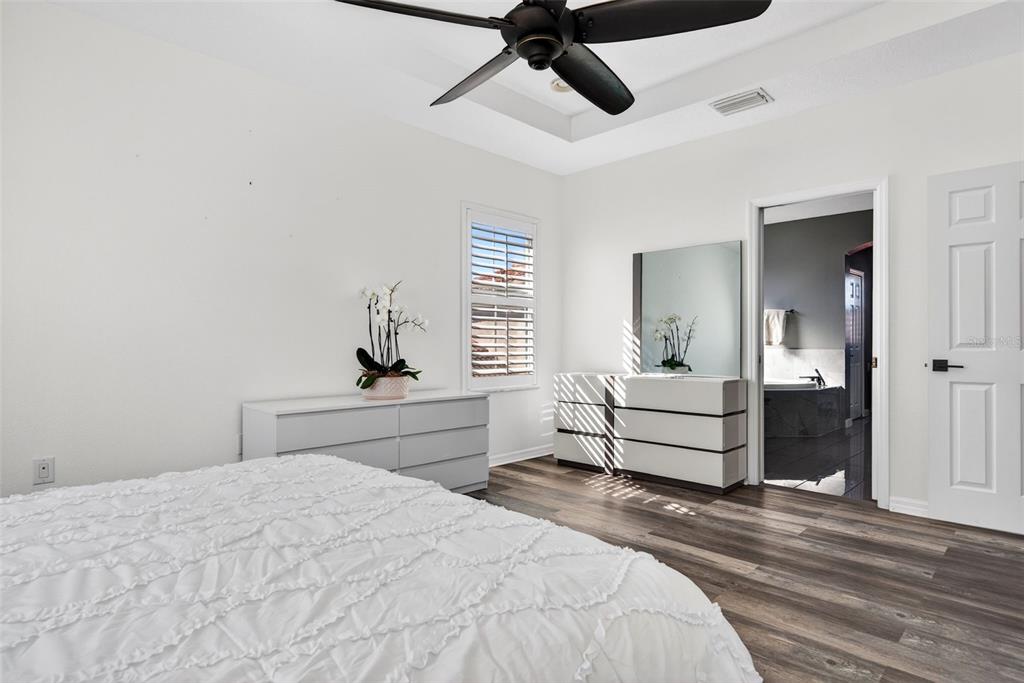 8111 Santa Rosa Court Sarasota, FL 34243 - Photo 39 of 95