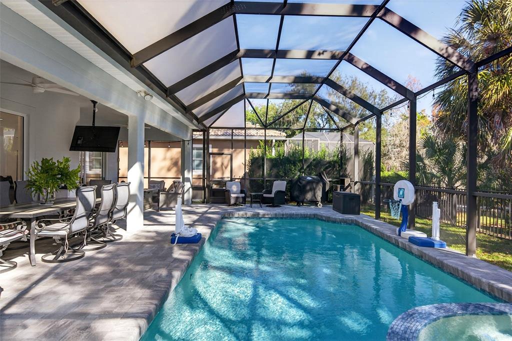 8111 Santa Rosa Court Sarasota, FL 34243 - Photo 4 of 95