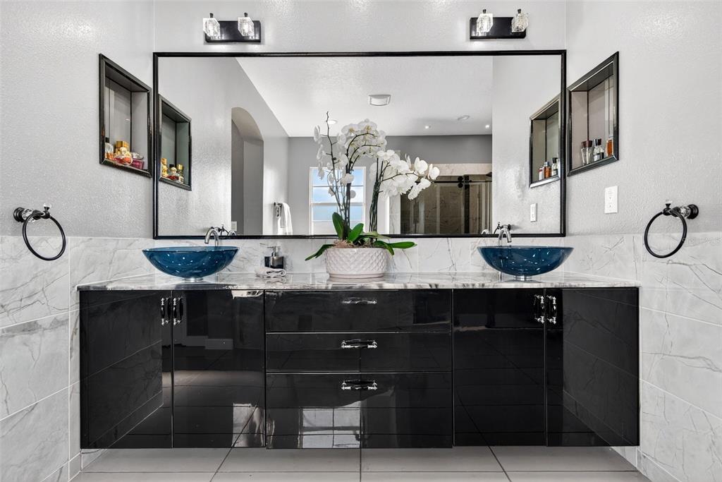 8111 Santa Rosa Court Sarasota, FL 34243 - Photo 48 of 95