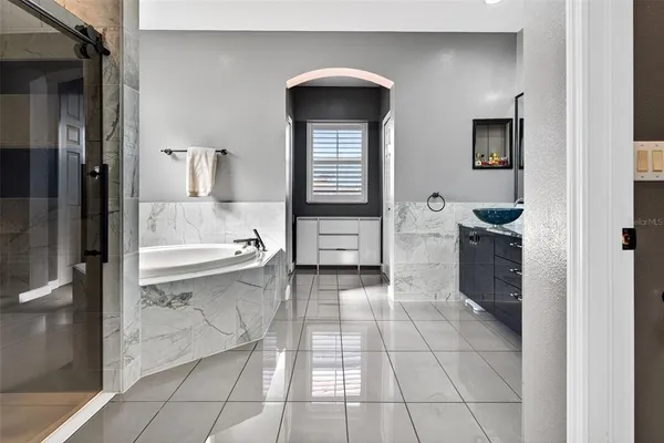 $1,150,000 | 8111 Santa Rosa Court, Sarasota, FL 34243