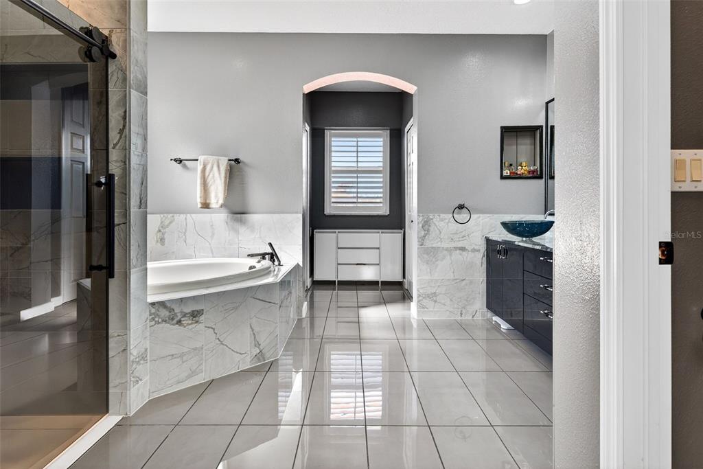 8111 Santa Rosa Court Sarasota, FL 34243 - Photo 49 of 95