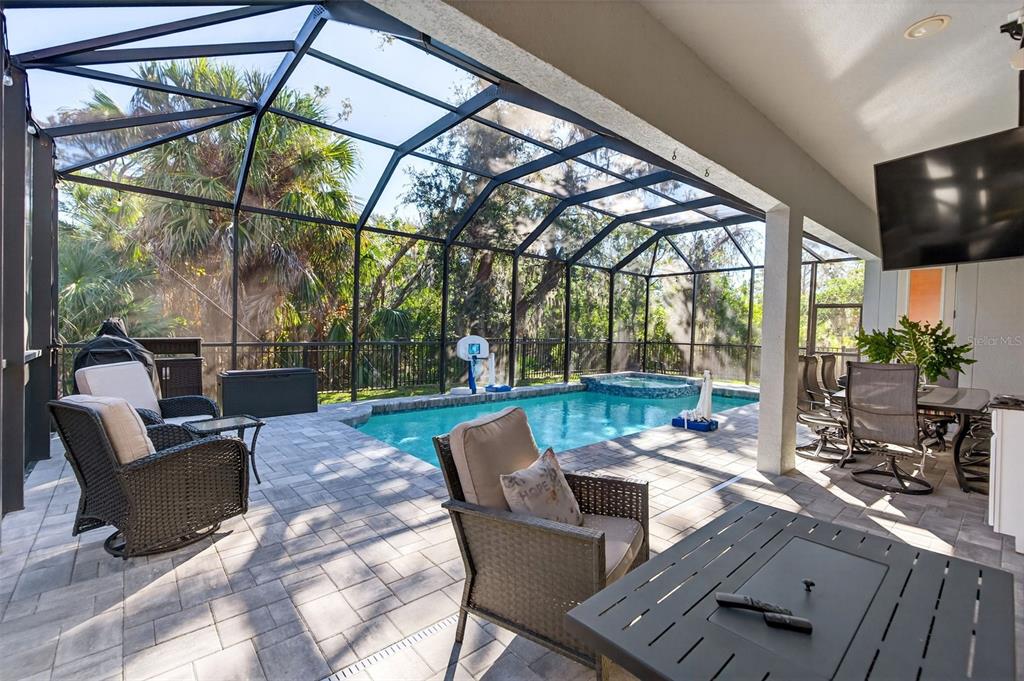 8111 Santa Rosa Court Sarasota, FL 34243 - Photo 5 of 95