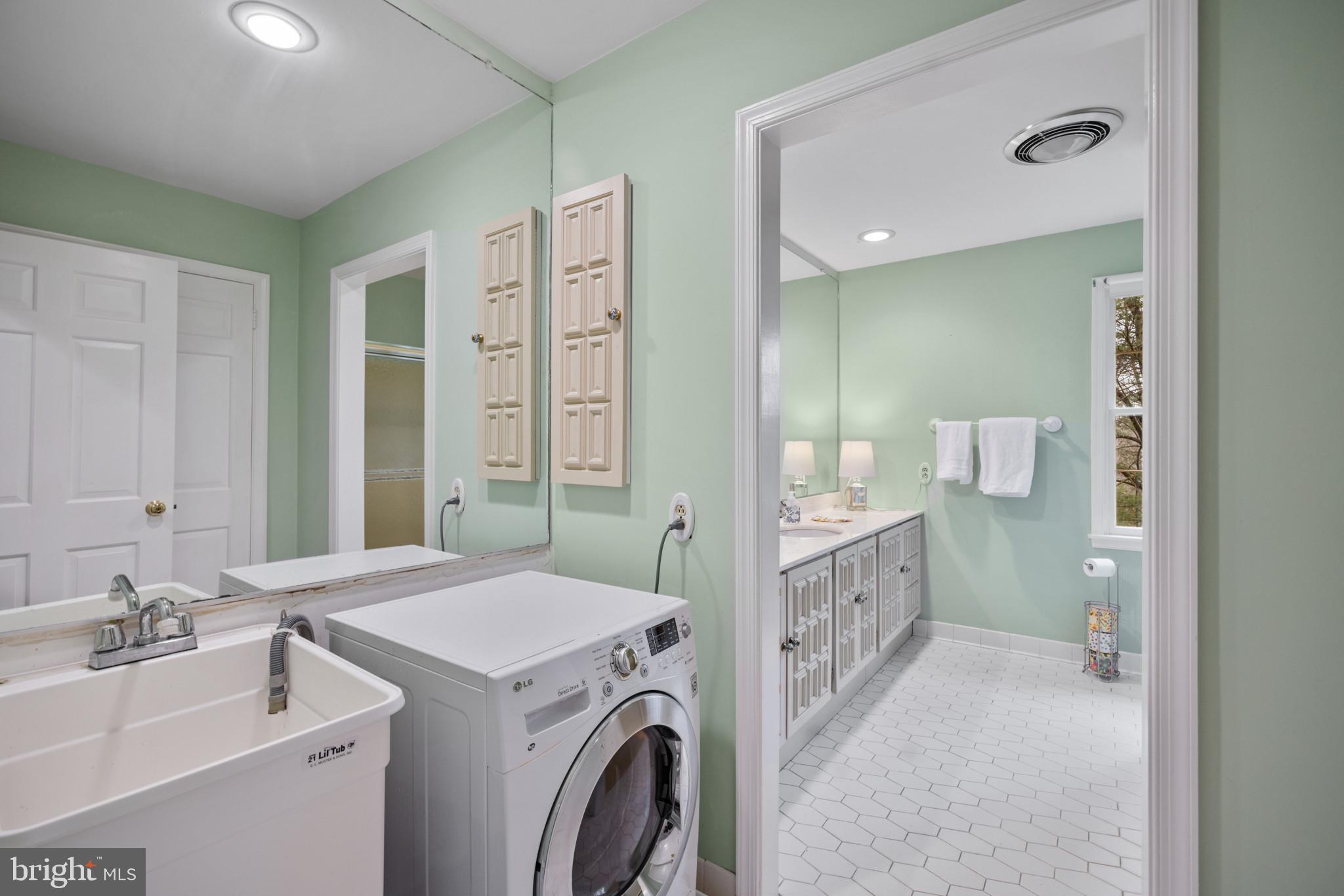 13413 Bladon Road Phoenix, MD 21131 - Photo 24 of 66 Laundry room off central bathroom