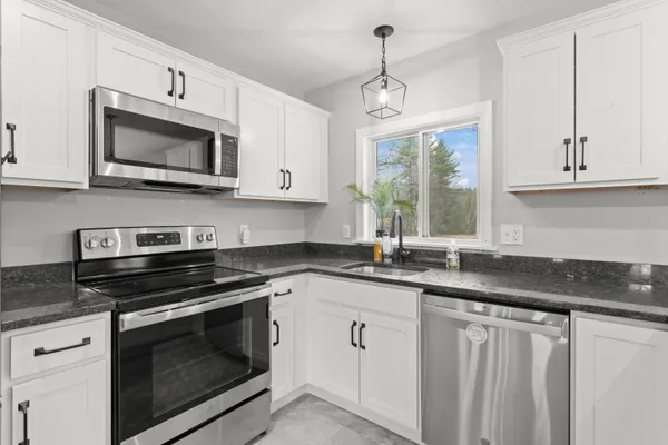 $499,900 | 9 Gamache Road, Derry, NH 03038