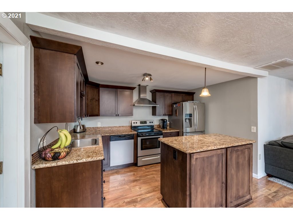 8330 Southwest Blake Street Tualatin, OR 97062 - Photo 11 of 32 Gallery Image 11