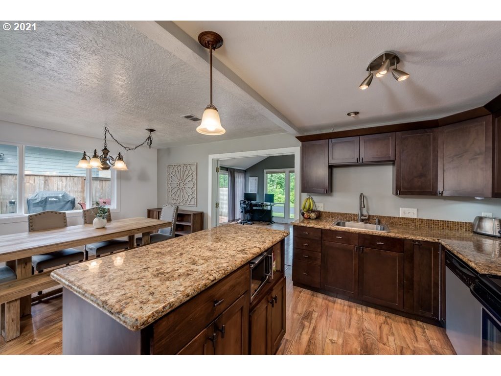 8330 Southwest Blake Street Tualatin, OR 97062 - Photo 13 of 32 Gallery Image 13