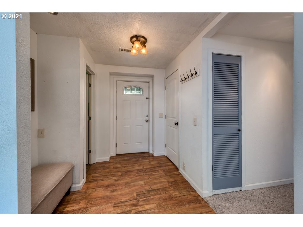 8330 Southwest Blake Street Tualatin, OR 97062 - Photo 16 of 32 Gallery Image 16
