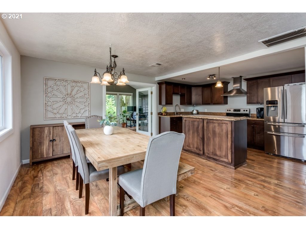 8330 Southwest Blake Street Tualatin, OR 97062 - Photo 9 of 32 Gallery Image 9