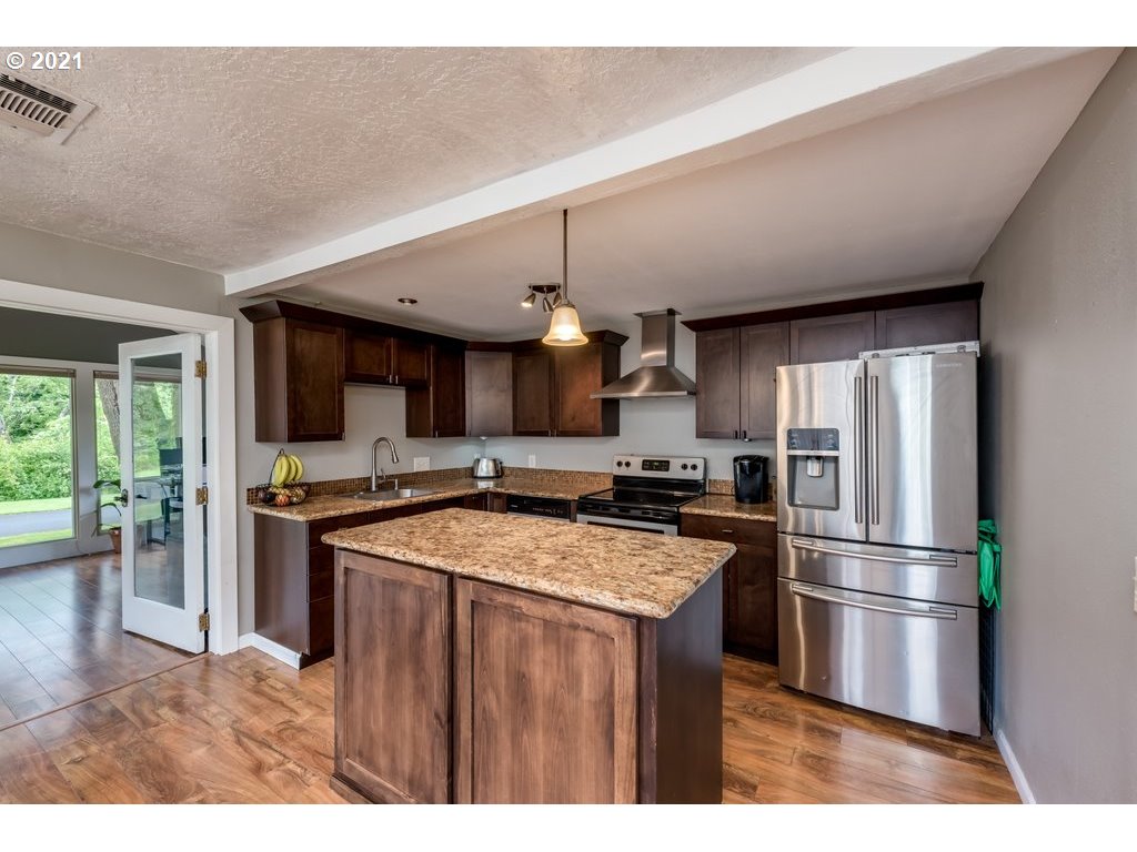 8330 Southwest Blake Street Tualatin, OR 97062 - Photo 10 of 32 Gallery Image 10
