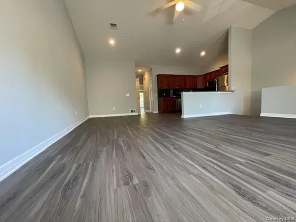 $2,795 | 310 Centre Court, Unit 310, Medford, NY 11763