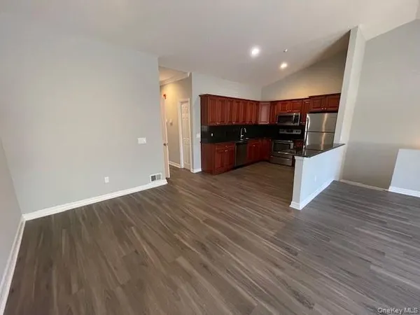 $2,795 | 310 Centre Court, Unit 310, Medford, NY 11763