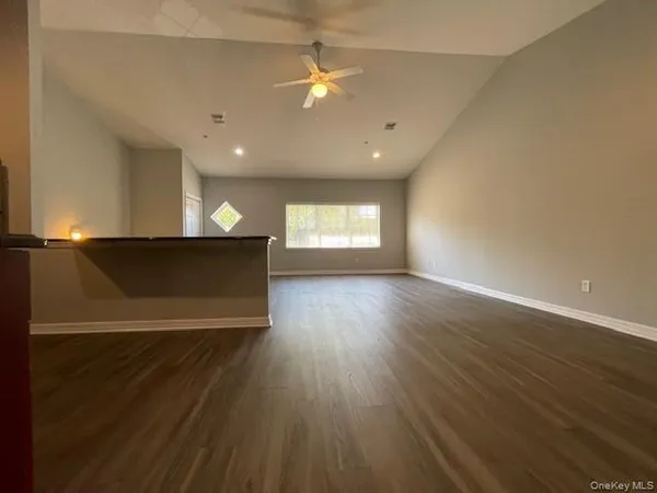 $2,795 | 310 Centre Court, Unit 310, Medford, NY 11763