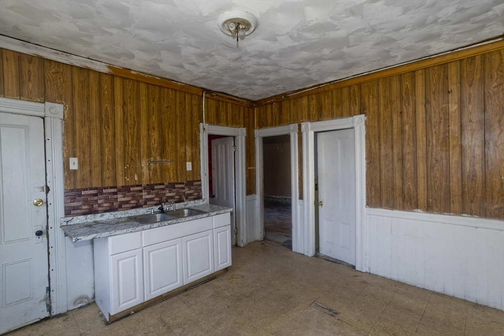 88 Marble Street Springfield, MA 01105 - Photo 15 of 27 Gallery Image 15