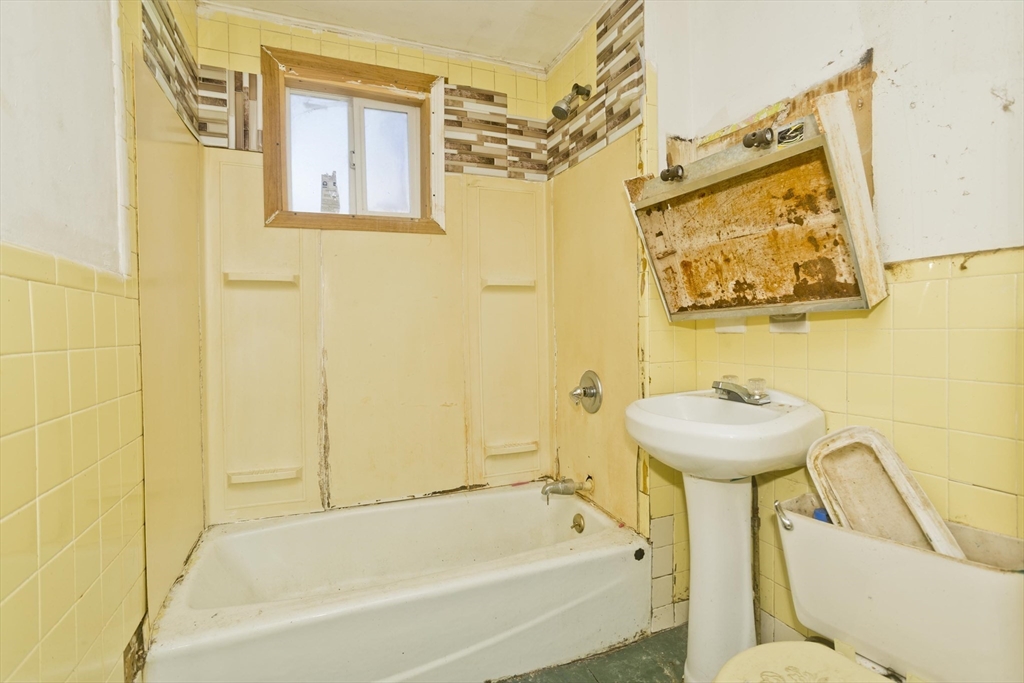 88 Marble Street Springfield, MA 01105 - Photo 24 of 27 Gallery Image 24
