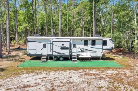 a view of house with garden