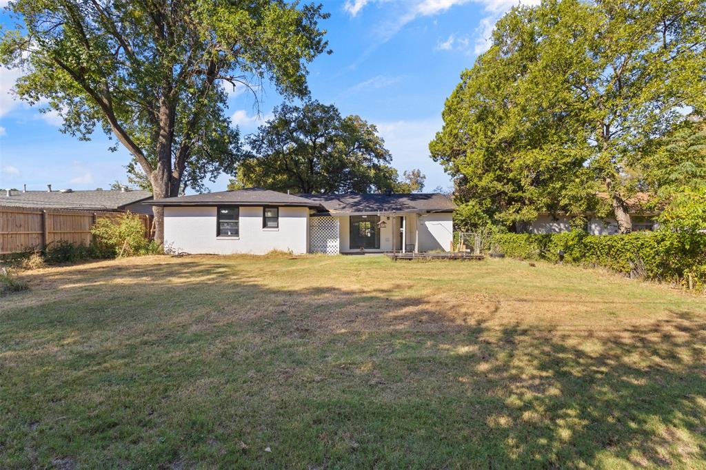 1809 Balla Way Grand Prairie, TX 75051 - Photo 25 of 26 a front view of a house with a garden
