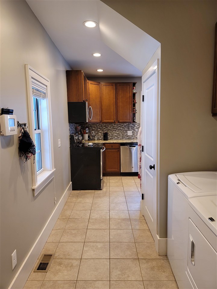 708 Lockwood Road Royal Oak, MI 48067 - Photo 16 of 34