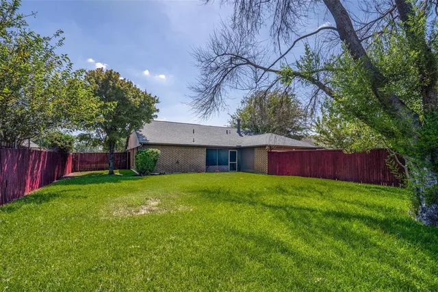 a view of a back yard of the house