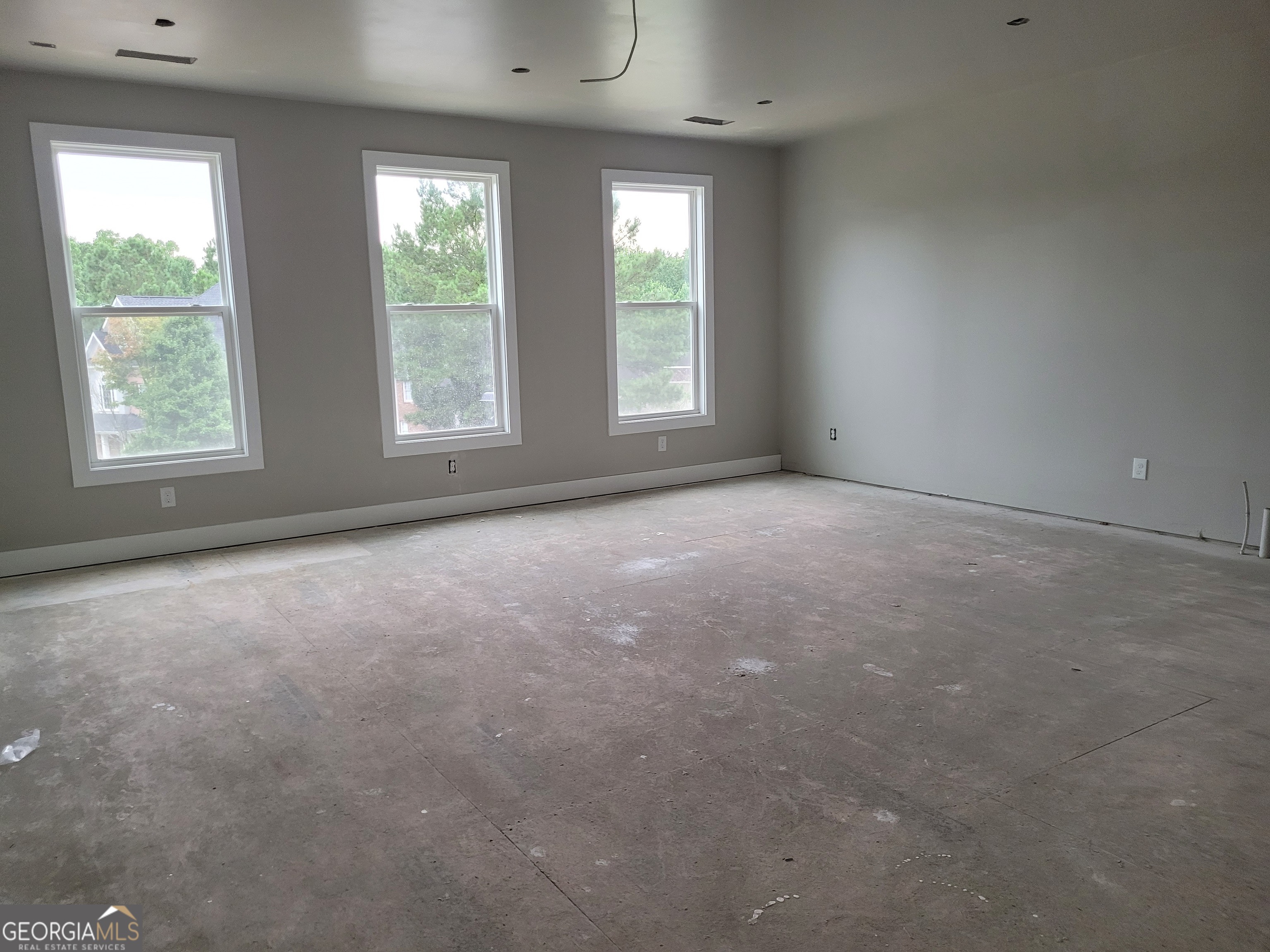 2910 Battlecrest Drive Decatur, GA 30034 - Photo 2 of 10 an empty room with windows