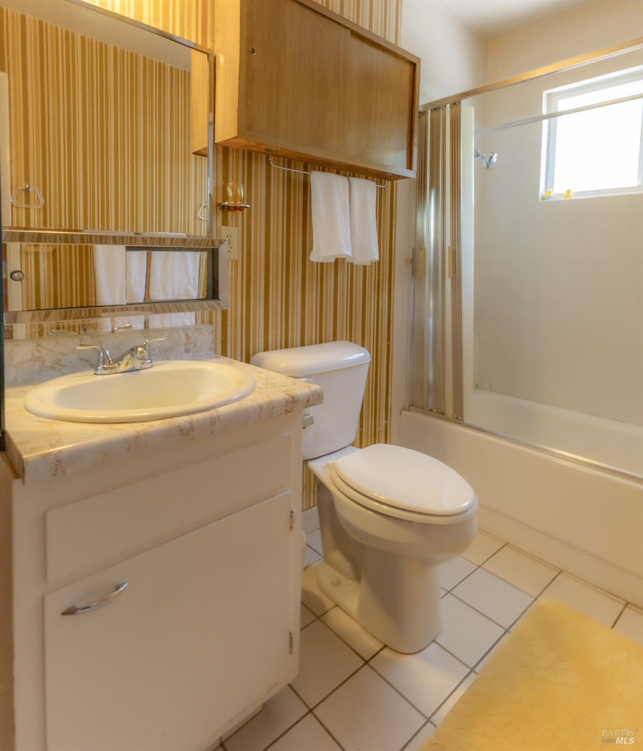 5718 Henning Road Sebastopol, CA 95472 - Photo 22 of 32 Full bath