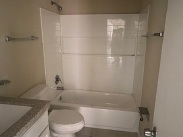 4651 Royal Ridge Drive Memphis, TN 38128 - Photo 12 of 13 a bathroom with a bathtub and a toilet