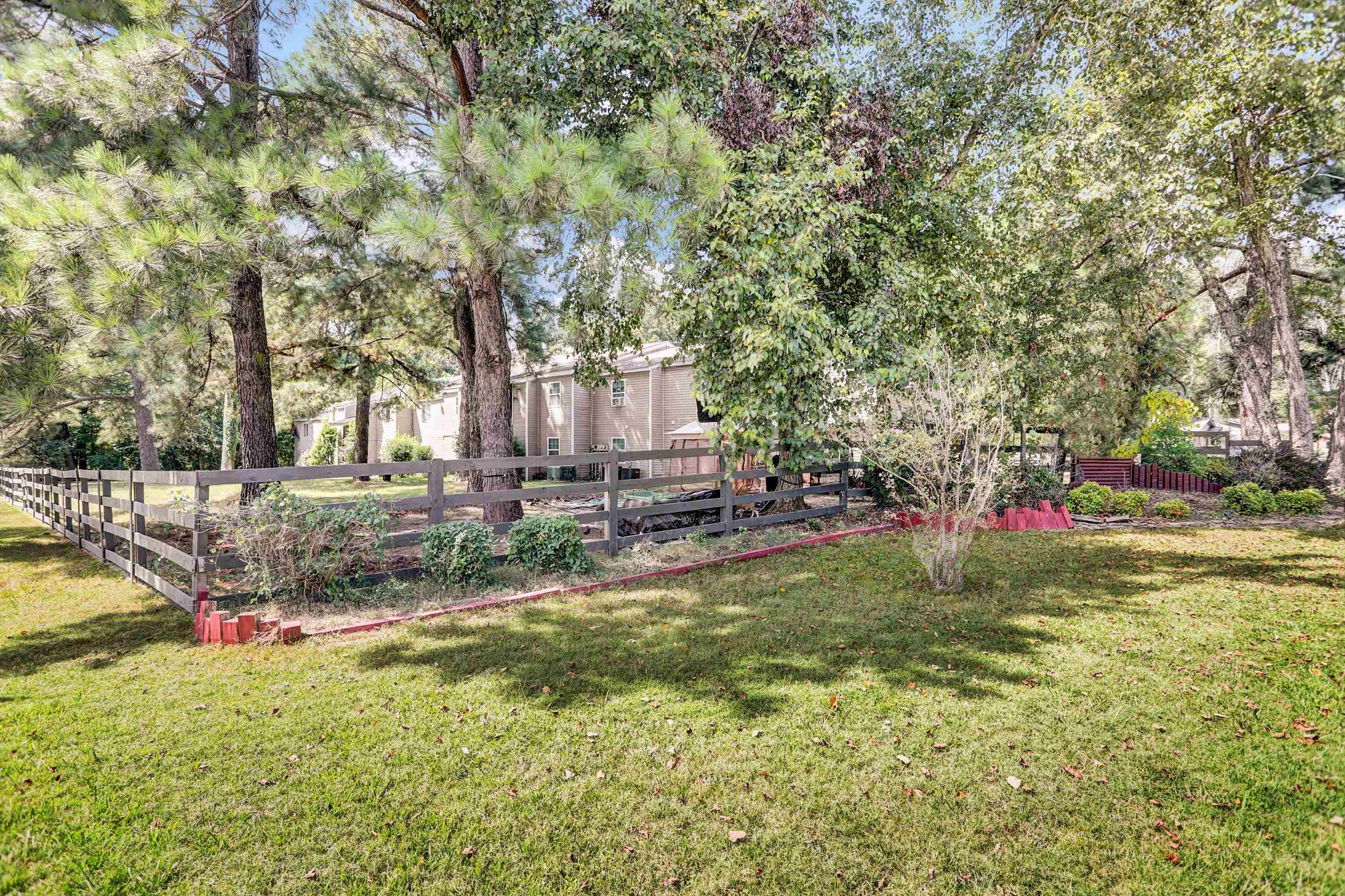 4651 Royal Ridge Drive Memphis, TN 38128 - Photo 4 of 13 a view of backyard with green space