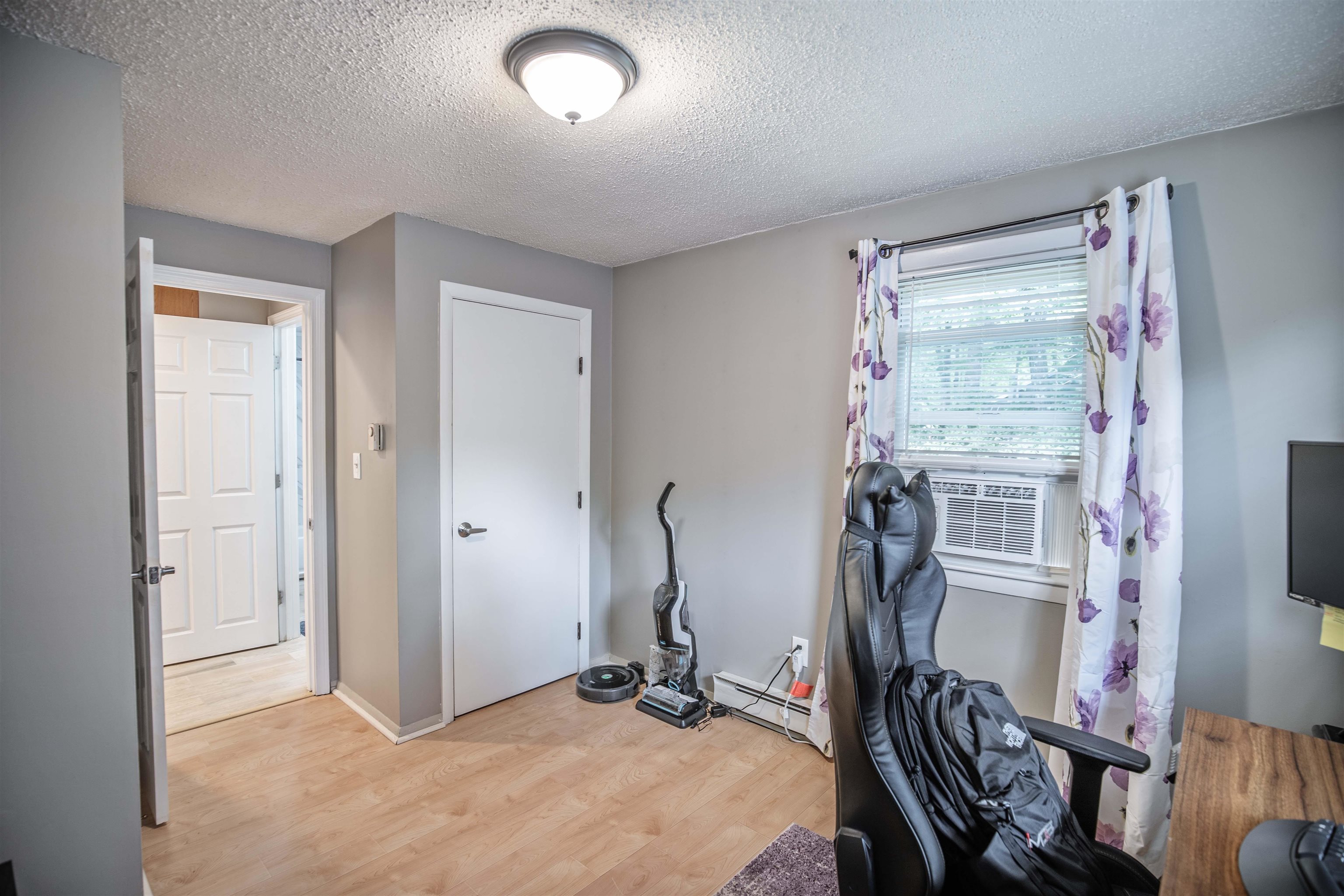 187 Straw Road Manchester, NH 03102 - Photo 12 of 40