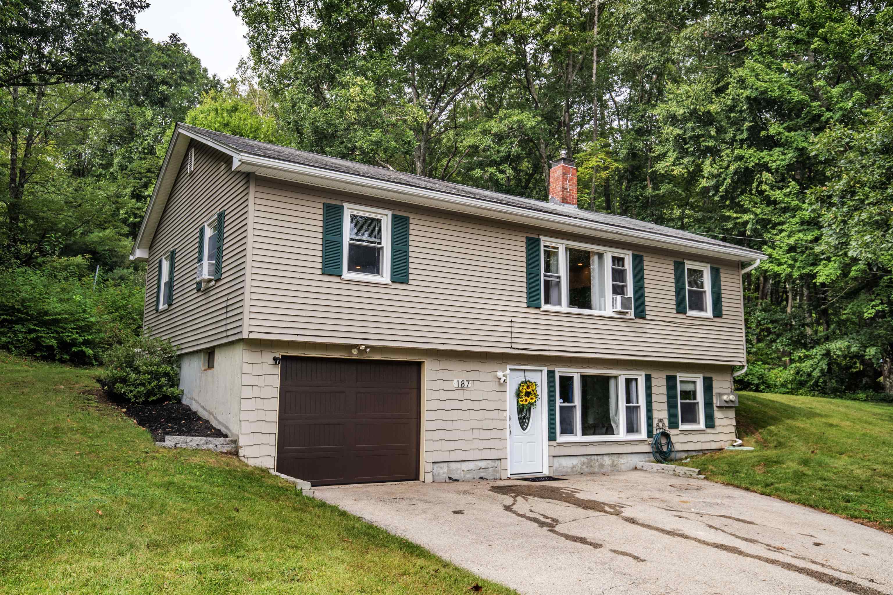 187 Straw Road Manchester, NH 03102 - Photo 2 of 40