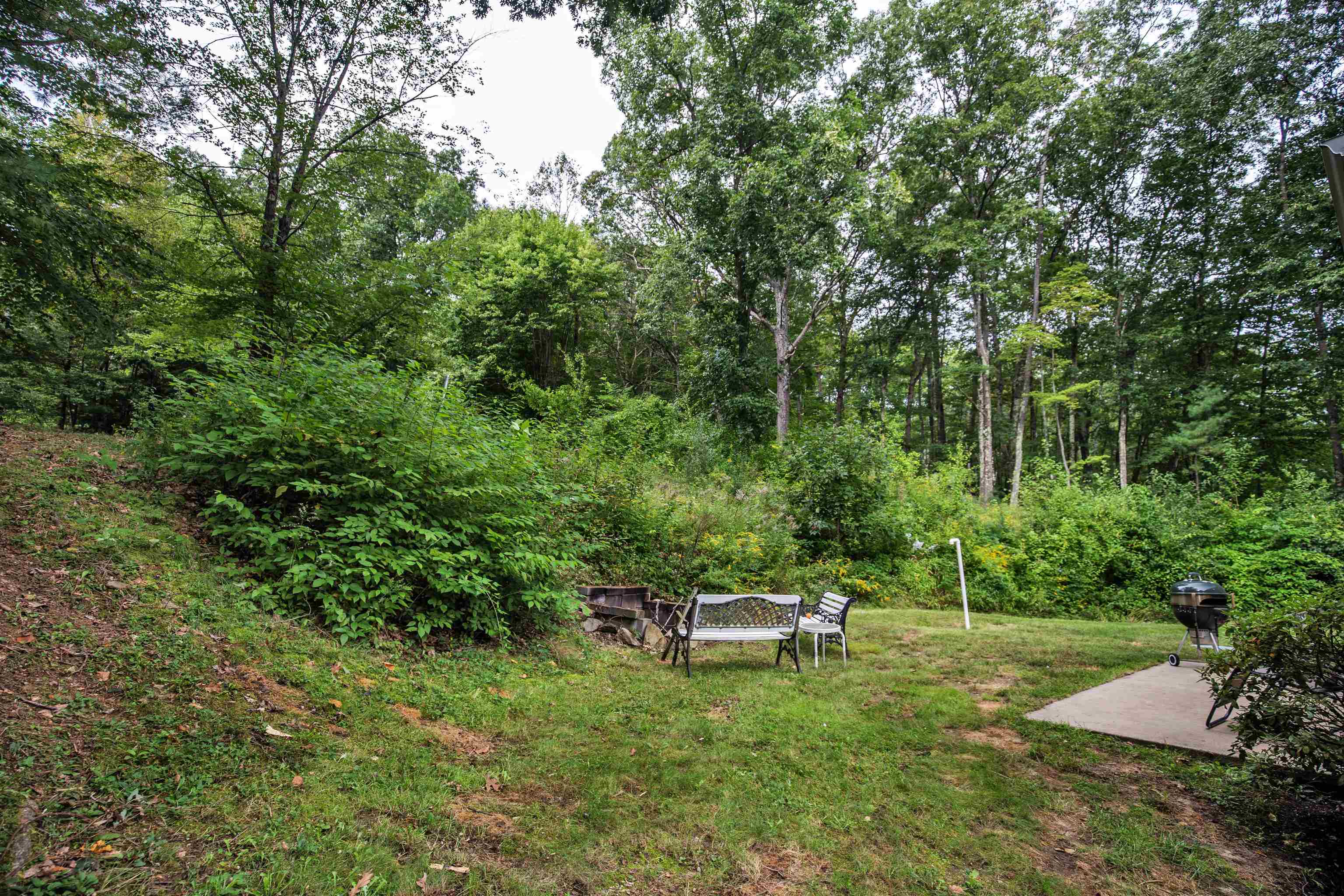 187 Straw Road Manchester, NH 03102 - Photo 28 of 40
