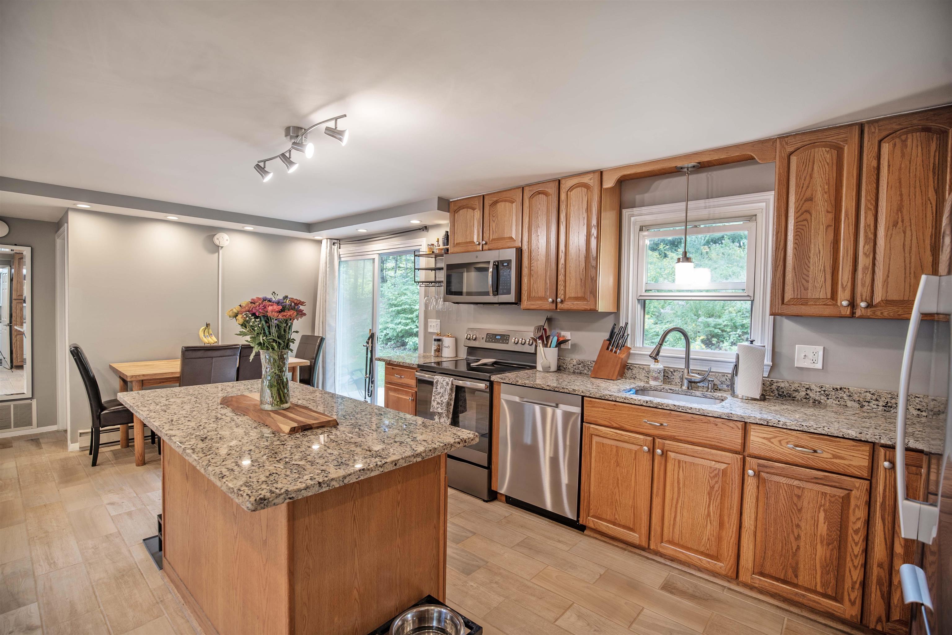 187 Straw Road Manchester, NH 03102 - Photo 39 of 40