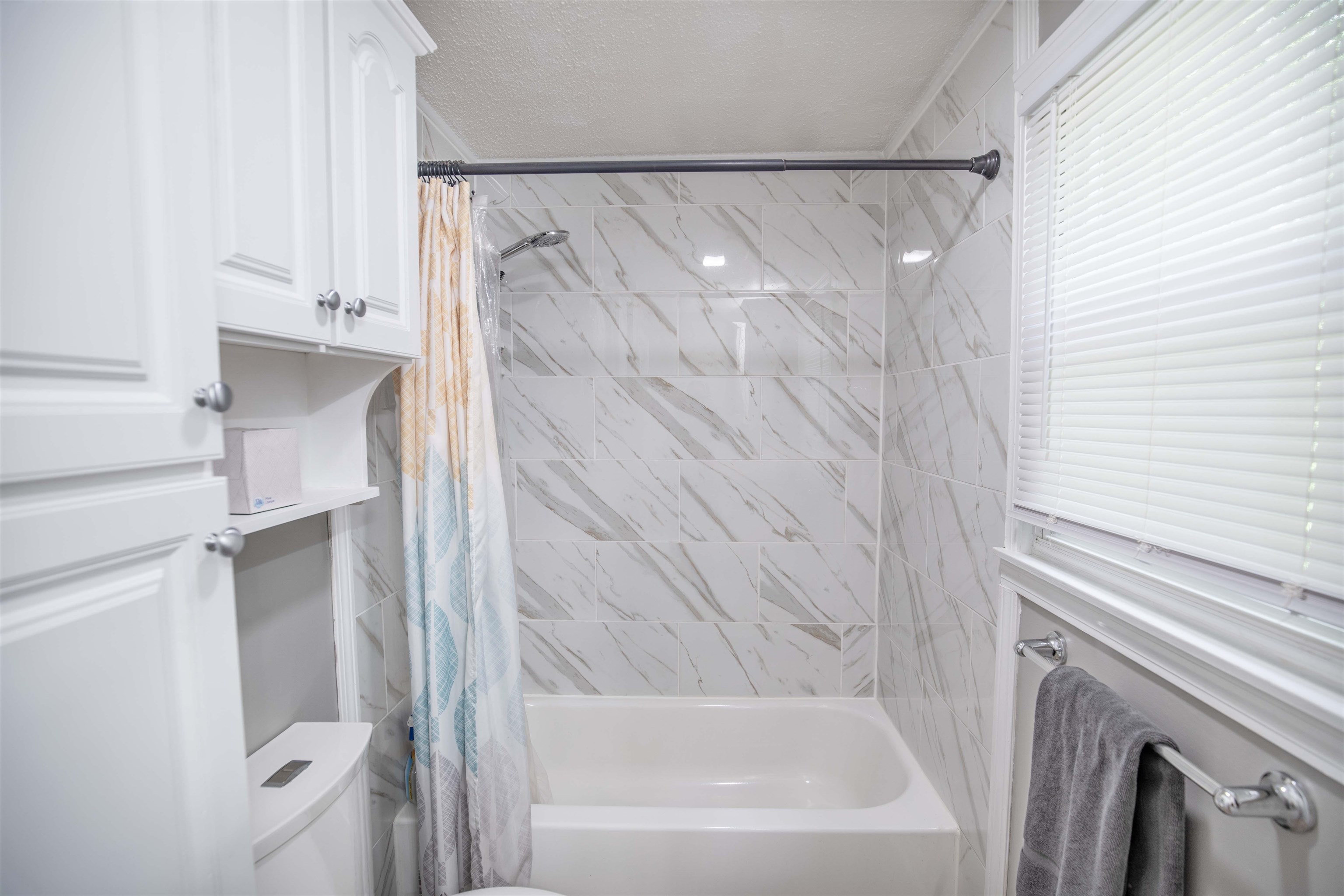 187 Straw Road Manchester, NH 03102 - Photo 7 of 40