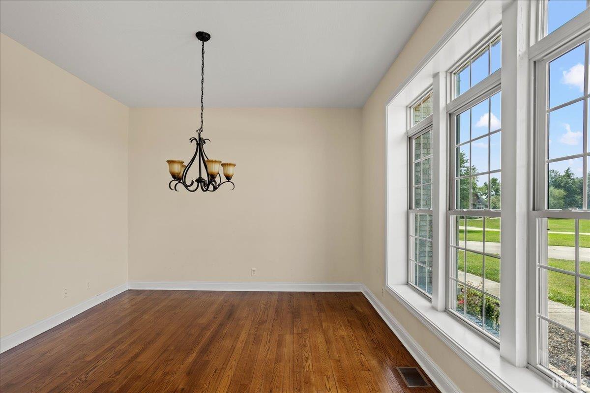 12277 Webbs Way Columbus, IN 47203 - Photo 3 of 36