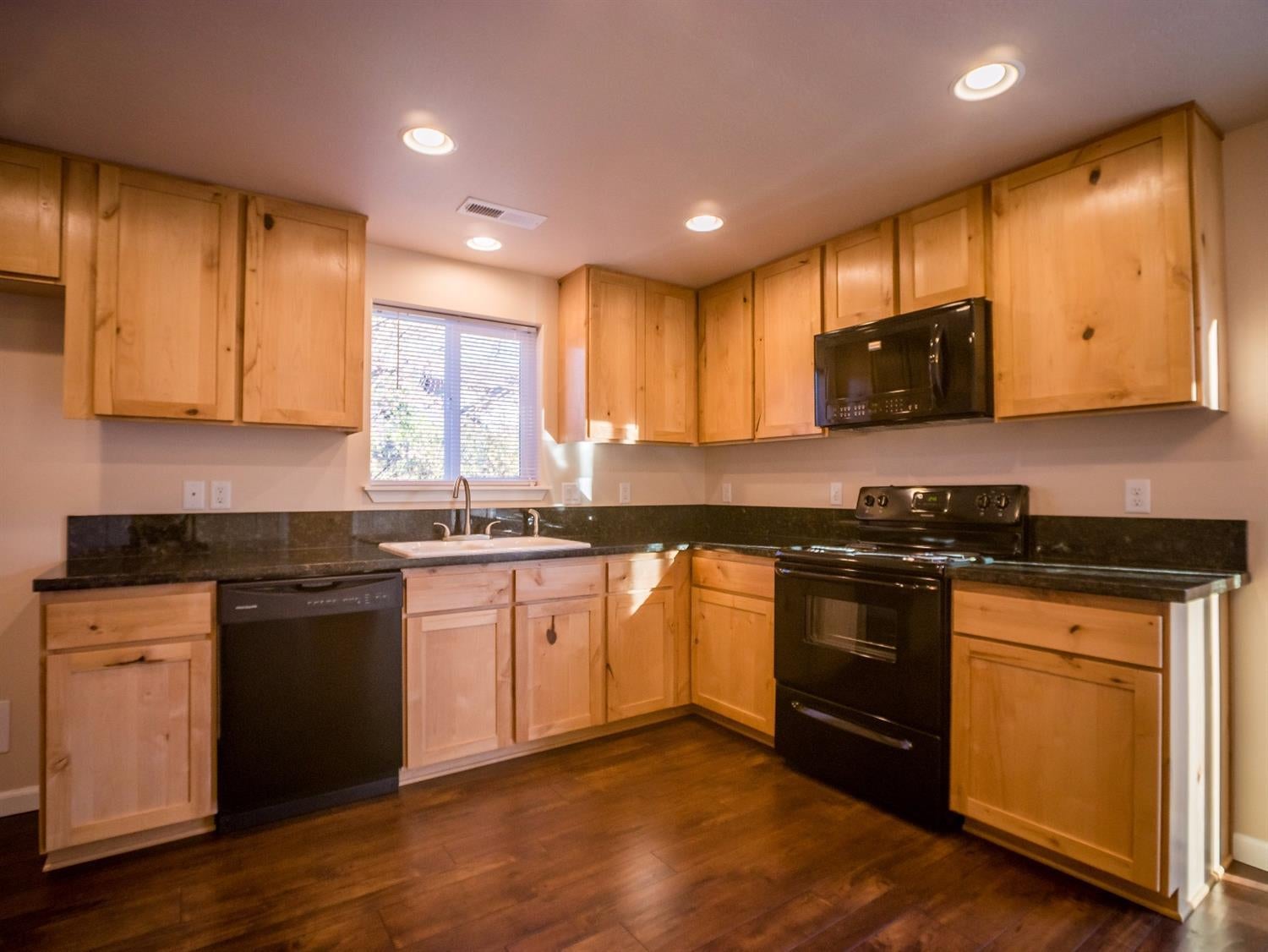 240 Maple Street Central Point, OR 97502 - Photo 10 of 35 Bright, Beautiful kitchen with upgraded