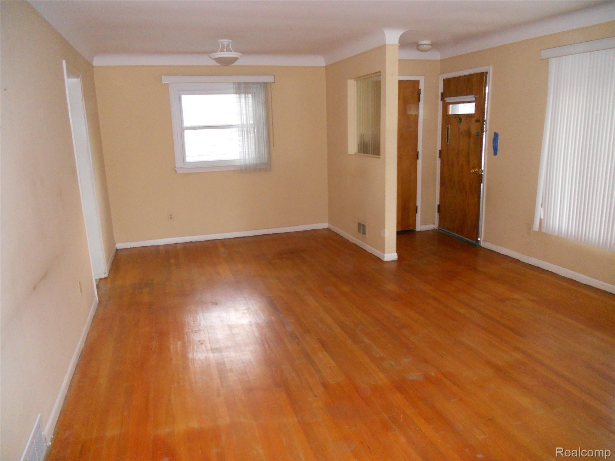 22860 Farmington Road Farmington, MI 48336 - Photo 2 of 10 DSCN2279.JPG
