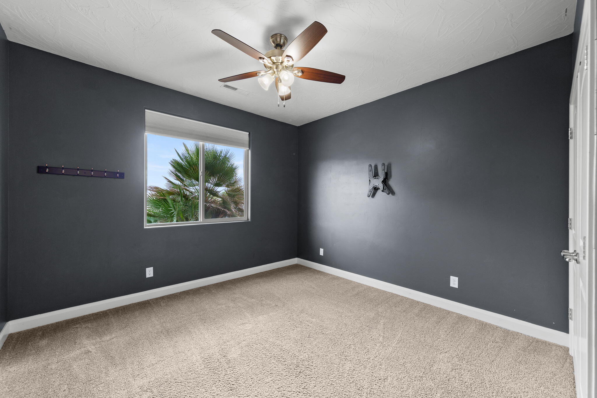 2992 Rasmussen Drive St. George, UT 84790 - Photo 31 of 33 Guest Bedroom 3