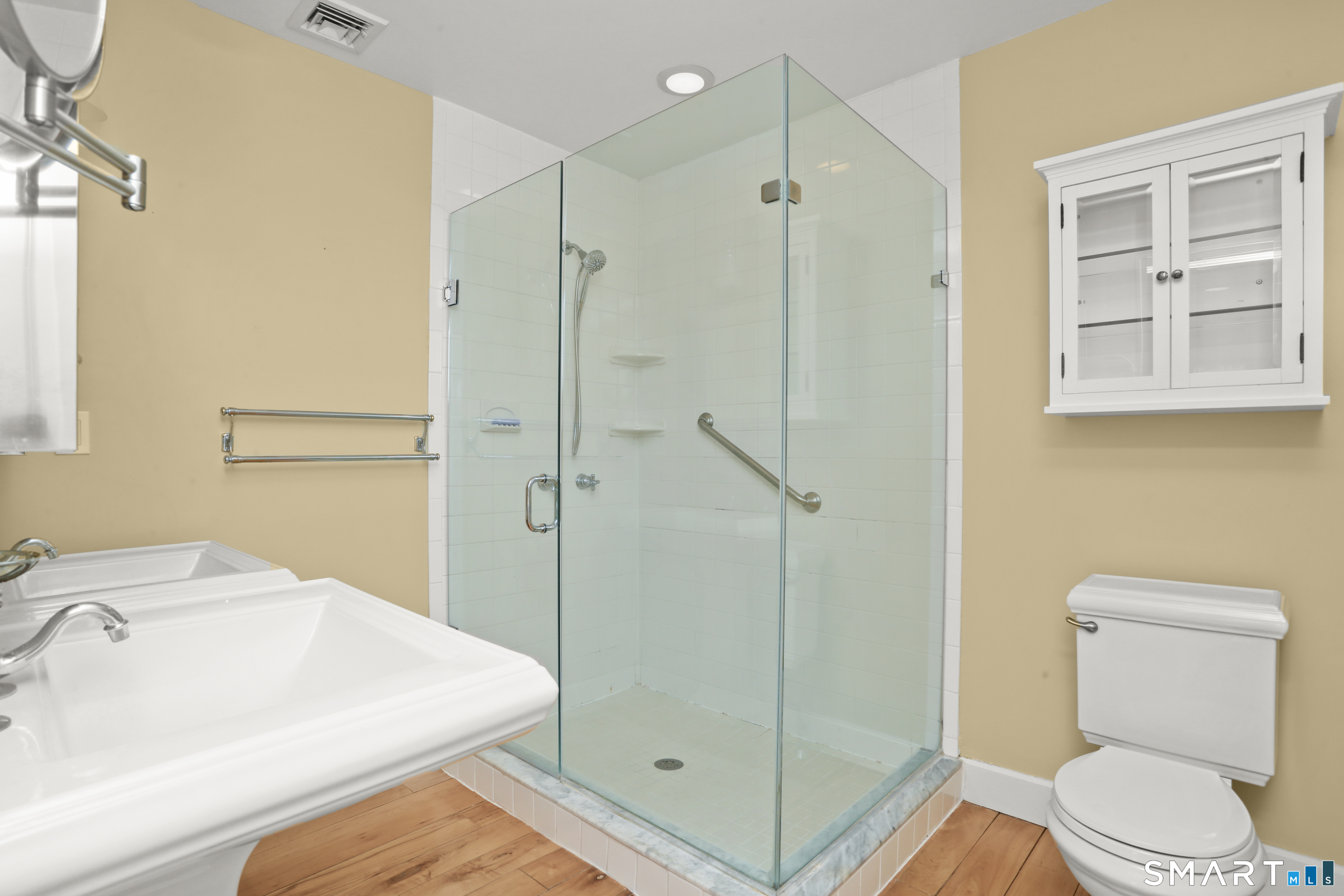 1005 Old Post Road Fairfield, CT 06824 - Photo 21 of 34