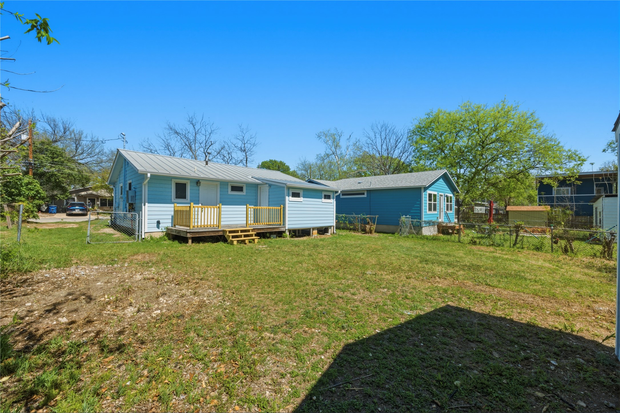 503 West Croslin Street Austin, TX 78752 - Photo 22 of 24 a front view of a house with a garden