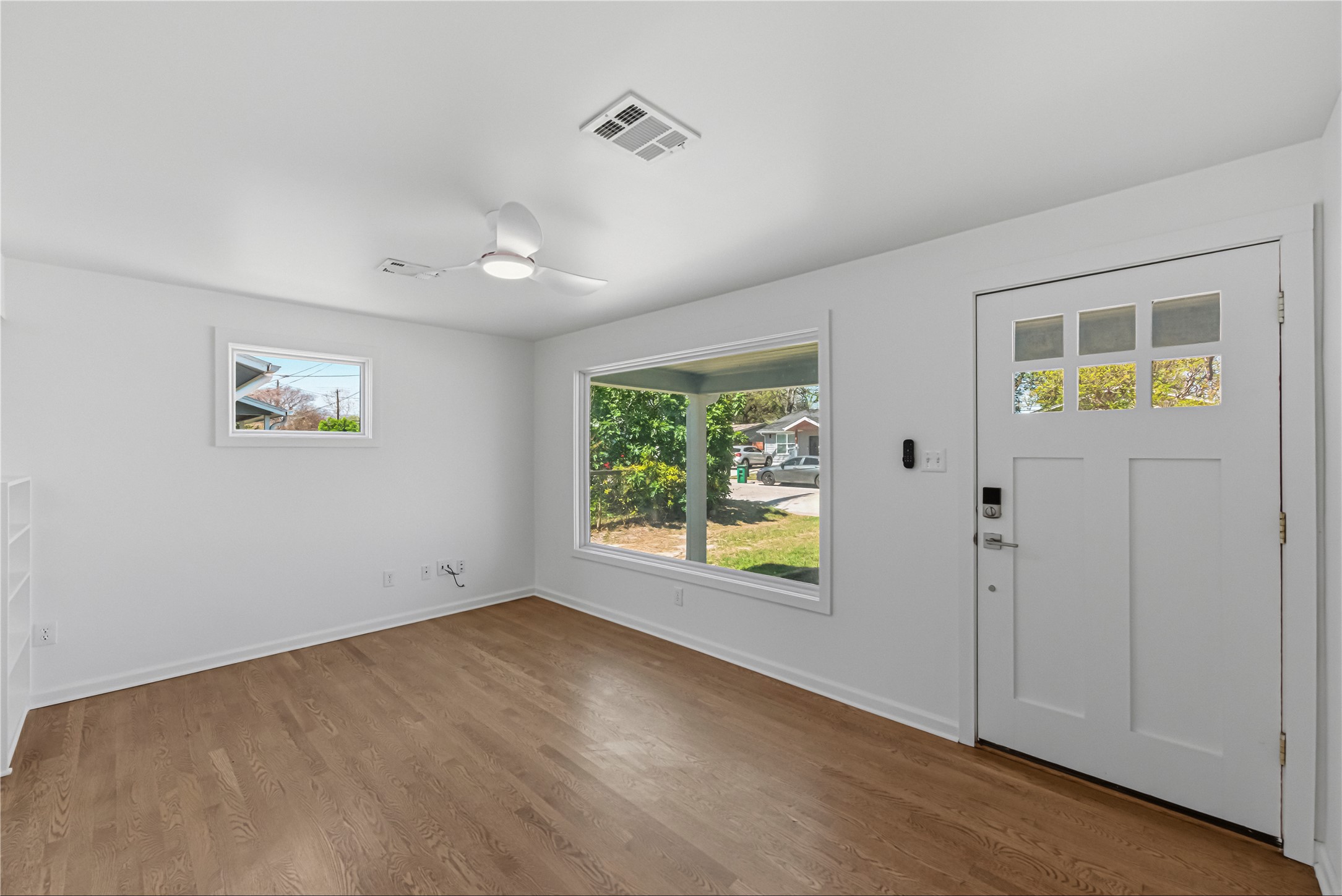 503 West Croslin Street Austin, TX 78752 - Photo 4 of 24 a view of an empty room with a window