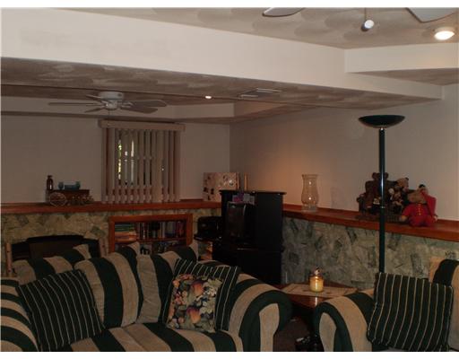 35 Adelaide Avenue Warwick, RI 02886 - Photo 13 of 18 Den/Family/Great Room.
