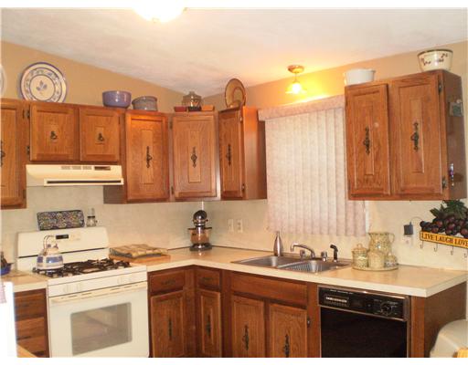 35 Adelaide Avenue Warwick, RI 02886 - Photo 4 of 18 Kitchen.