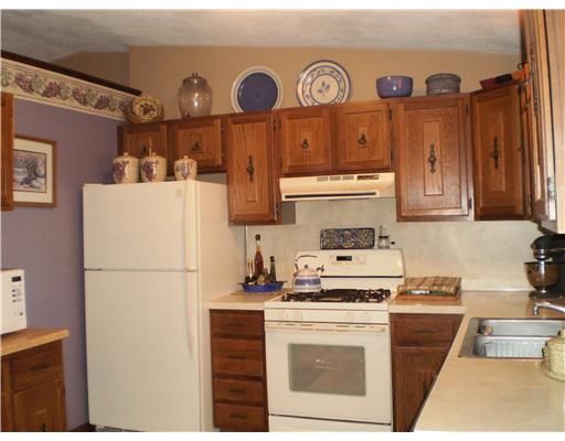 35 Adelaide Avenue Warwick, RI 02886 - Photo 5 of 18 Kitchen.