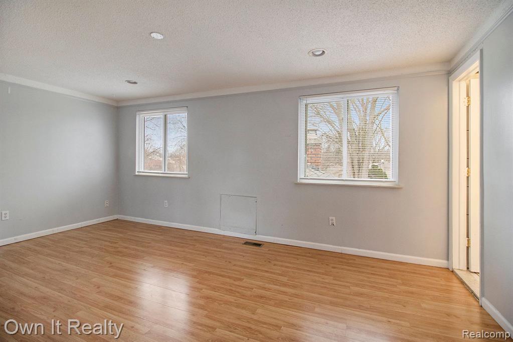 528 Buckingham Road Canton, MI 48188 - Photo 19 of 28