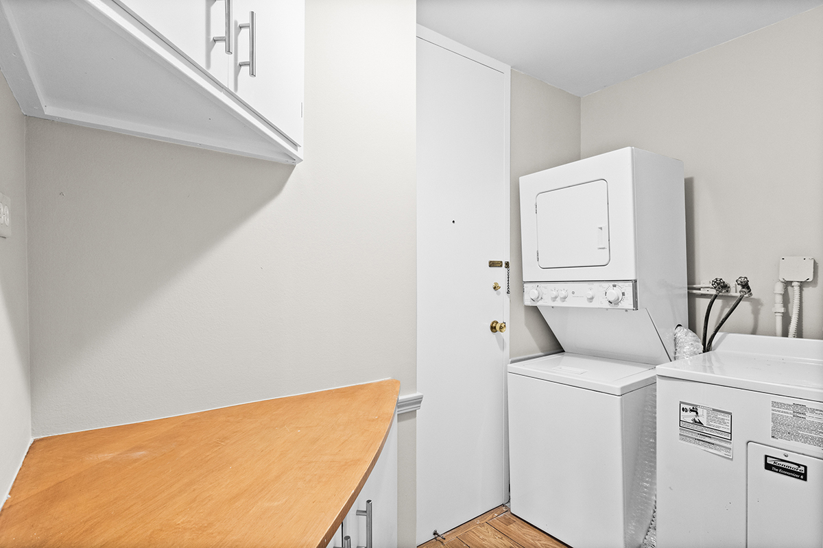 2420 West Talcott Road, Unit 211 Park Ridge, IL 60068 - Photo 15 of 28 a utility room with dryer and washer