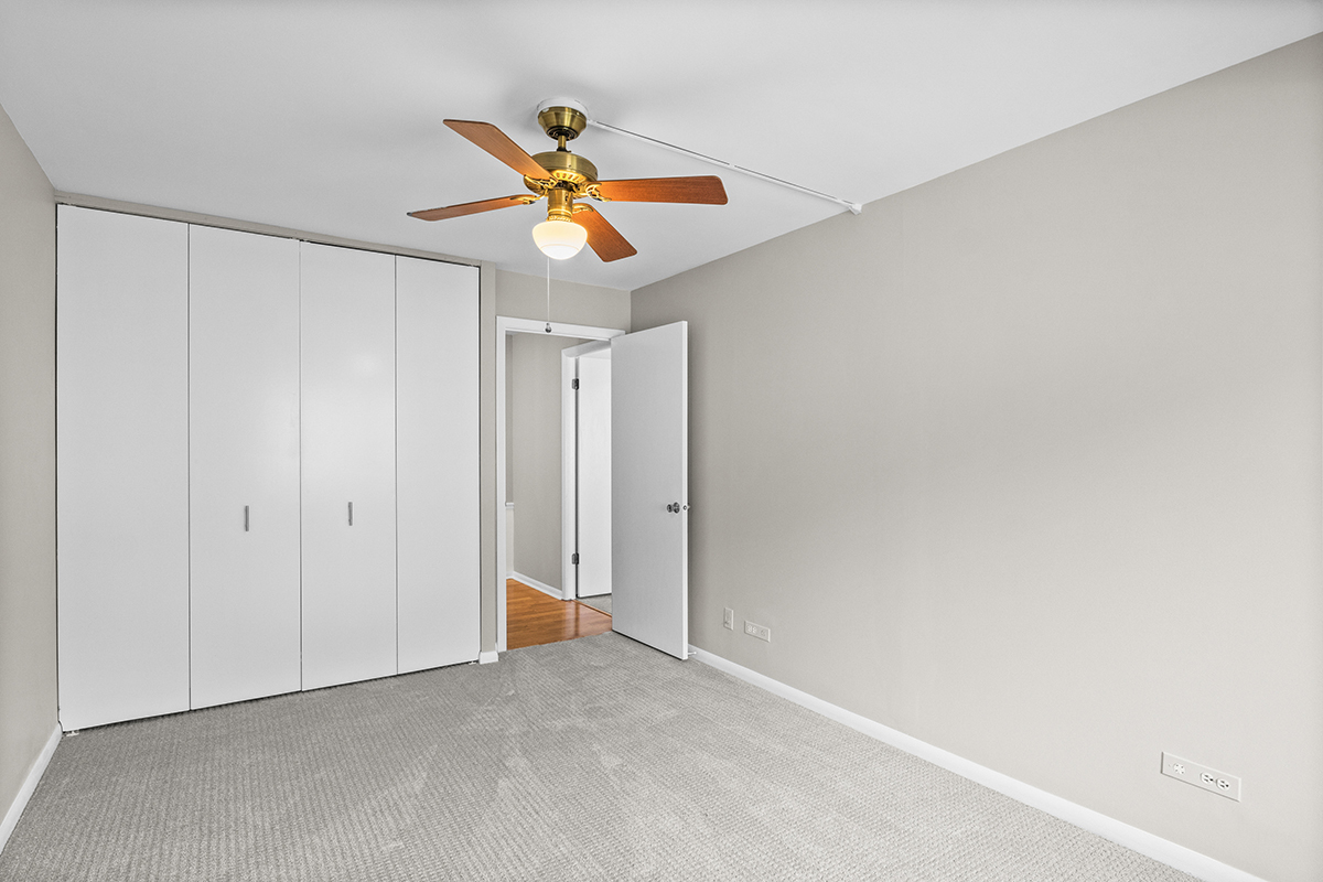 2420 West Talcott Road, Unit 211 Park Ridge, IL 60068 - Photo 20 of 28 a view of a living room with a ceiling fan and a window