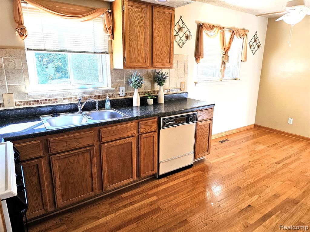 434 Maxwell Road Pontiac, MI 48342 - Photo 12 of 25