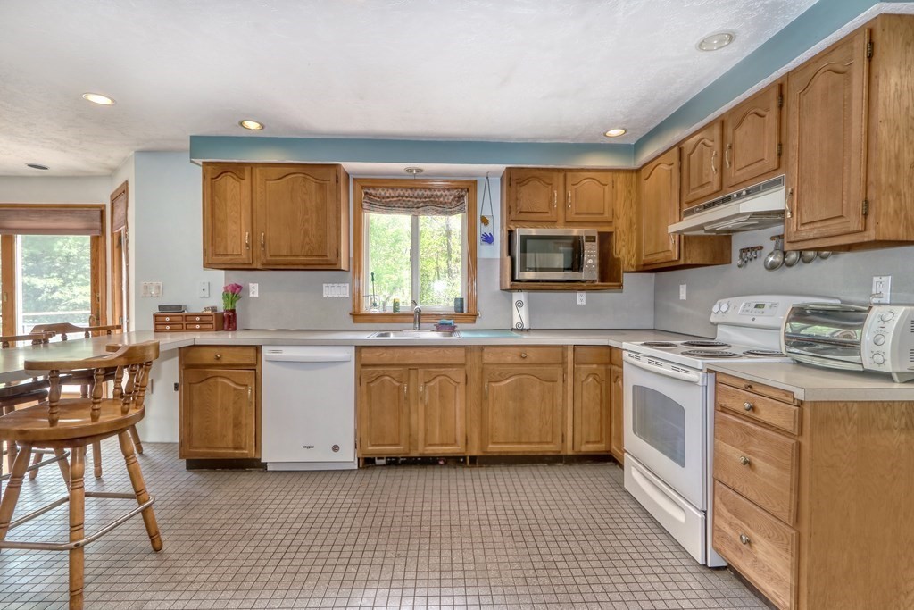 108 Sunrise Road Westwood, MA 02090 - Photo 5 of 32 Gallery Image 5
