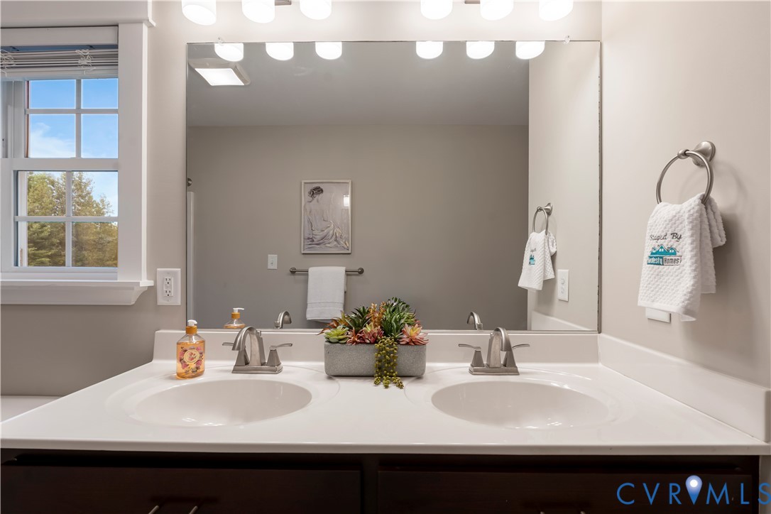 12442 Quaker Road Dinwiddie, VA 23841 - Photo 20 of 28 Owners suite bathroom with double vanity
