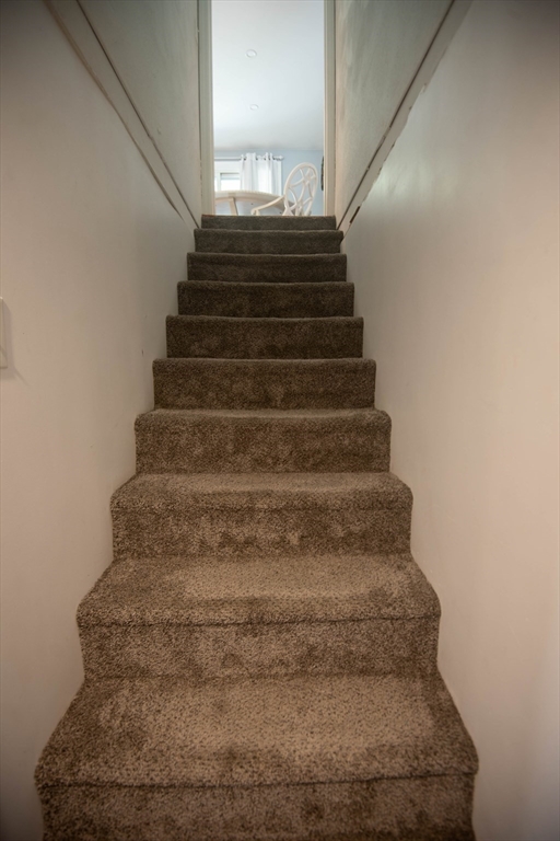 18 Birchwood Road Rutland, MA 01543 - Photo 33 of 42 a view of entryway