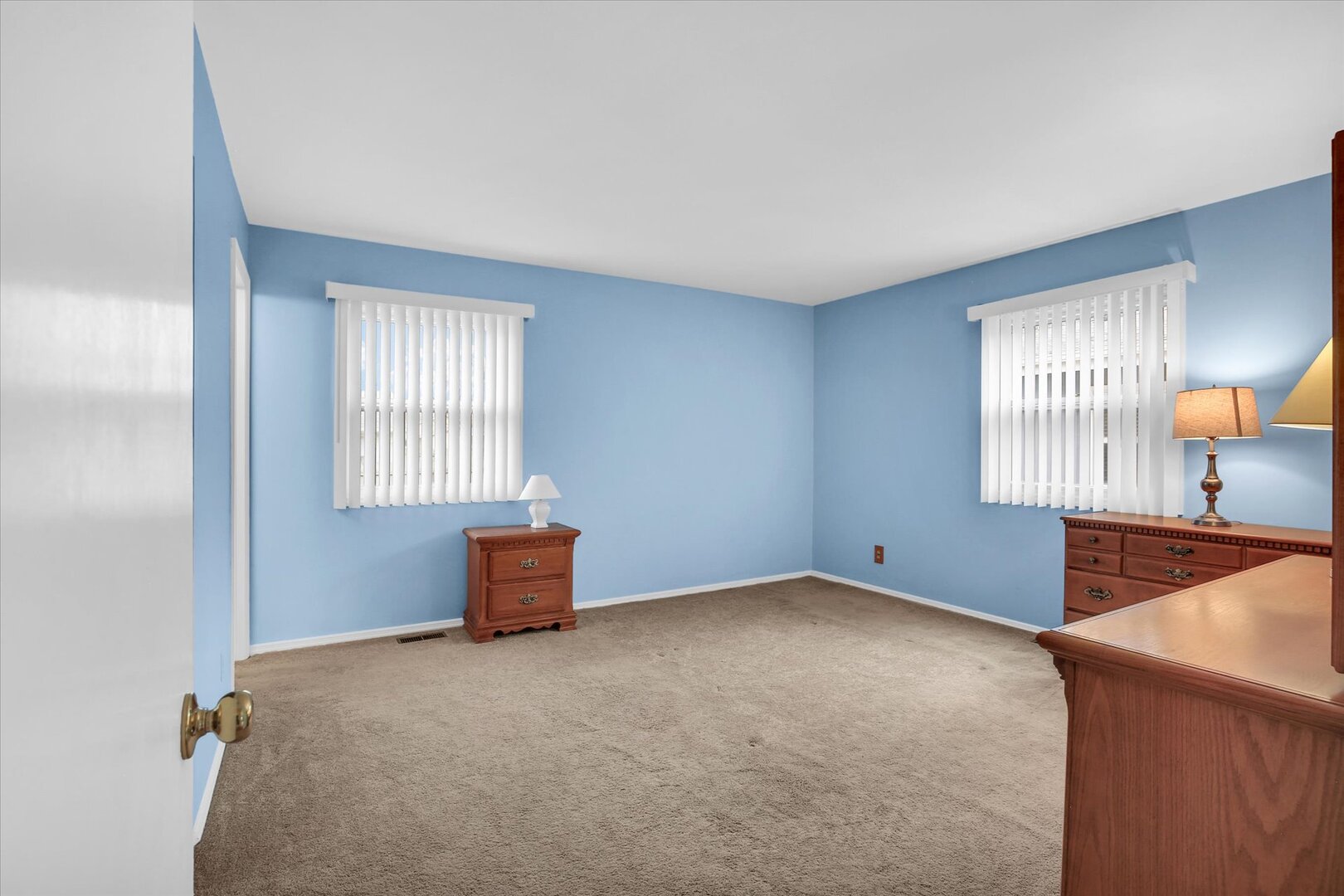 2302 Blackthorn Drive Champaign, IL 61821 - Photo 21 of 31 an empty room with windows
